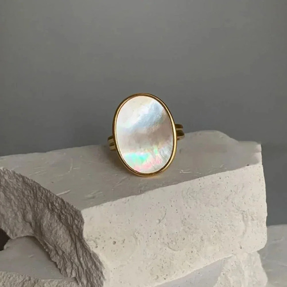 925 Sterling Silver White Mother of Pearl Vintage Gold Oval Statement Ring - Picture 6 of 7